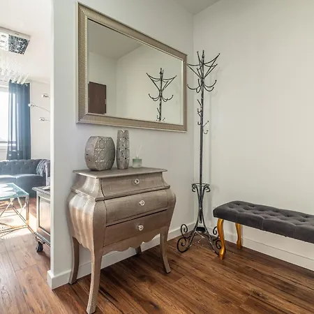 Kaskada Parking & Balcony By Axel شقة غدينيا